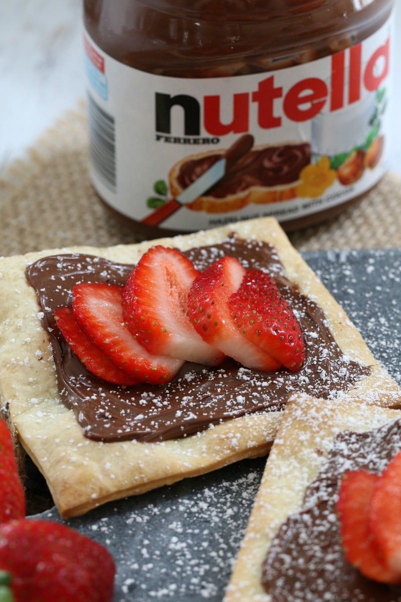 3-ingredient-nutella-strawberry-pastries-10-minutes-bake-play-smile