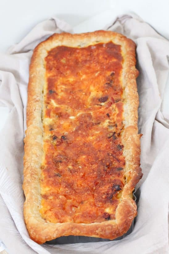 Simple Egg and Bacon Pie (only 6 ingredients!) - Bake Play Smile