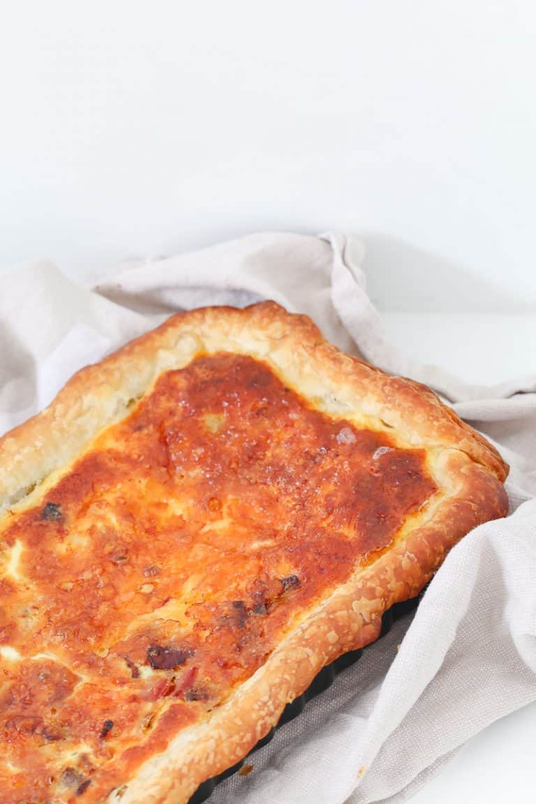 Simple Egg and Bacon Pie (only 6 ingredients!) - Bake Play Smile