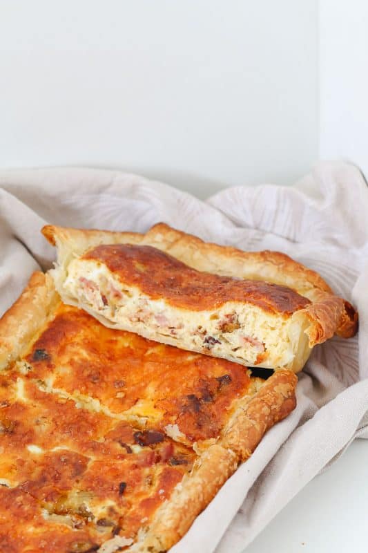 Simple Egg and Bacon Pie (only 6 ingredients!) - Bake Play Smile
