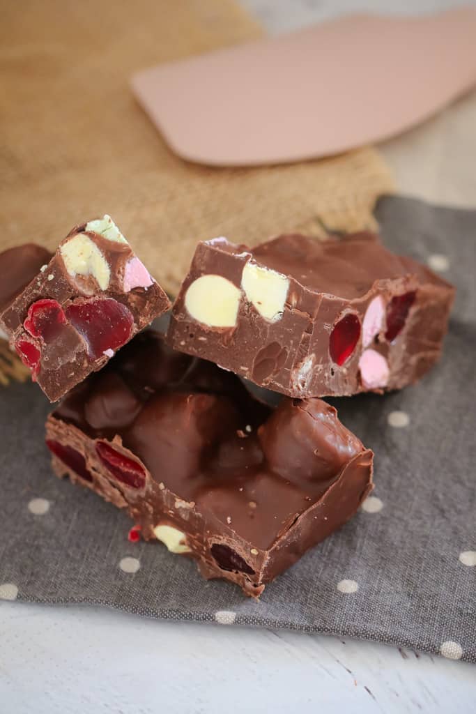 Clinkers Rocky Road | Super Easy 10 Minute Recipe - Bake Play Smile