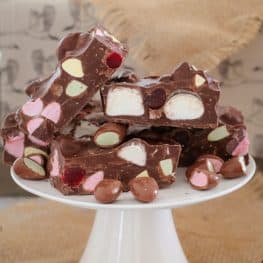 This Clinkers Rocky Road really is the only rocky road recipe you'll ever need! It's made from milk chocolate, raspberry lollies, marshmallows and Clinkers... and will be ready in 10 minutes!!