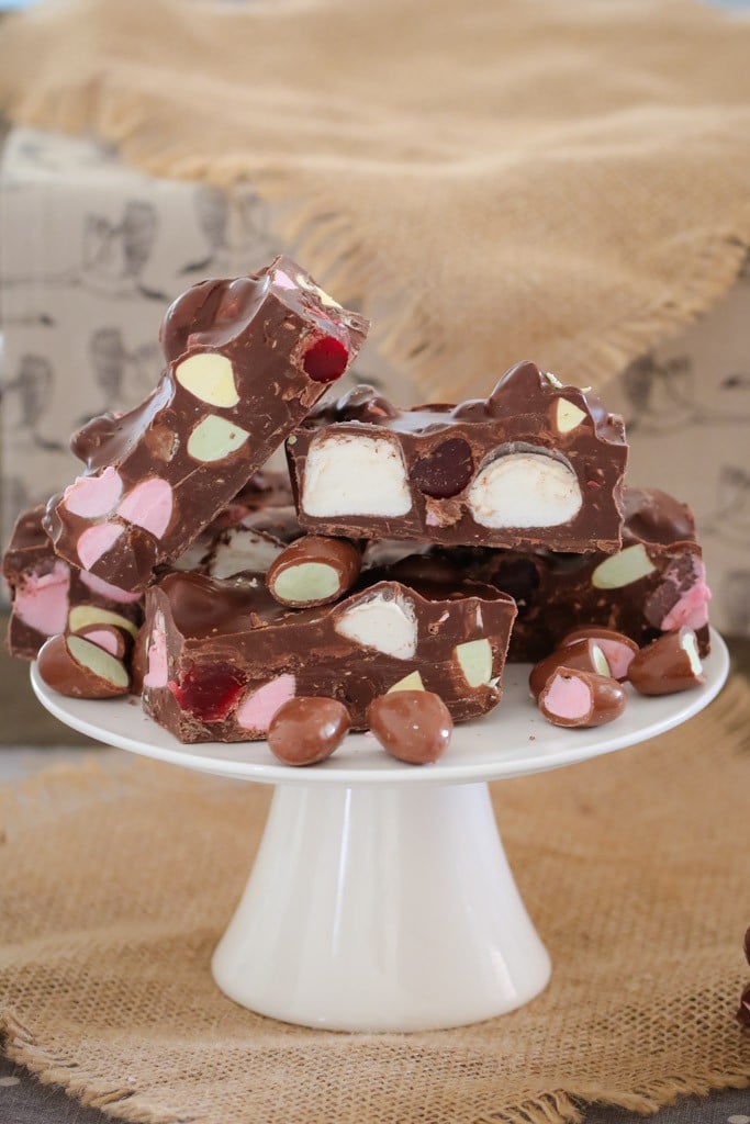 Clinkers Rocky Road | Super Easy 10 Minute Recipe - Bake Play Smile