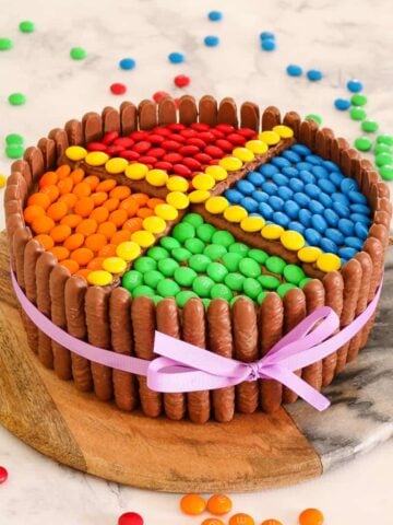 This M&Ms chocolate cake is the perfect birthday cake! It's so simple to make and looks amazing. Decorated with chocolate biscuits, frosting & M&Ms... this is sure to be a hit!