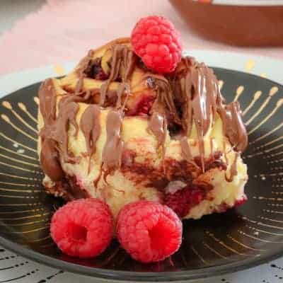 These Raspberry & Nutella Scrolls are a chocoholics dream! They take less than 10 minutes to prepare and require no proving time at all! These freezer-friendly scrolls are the perfect lunch-box treat!