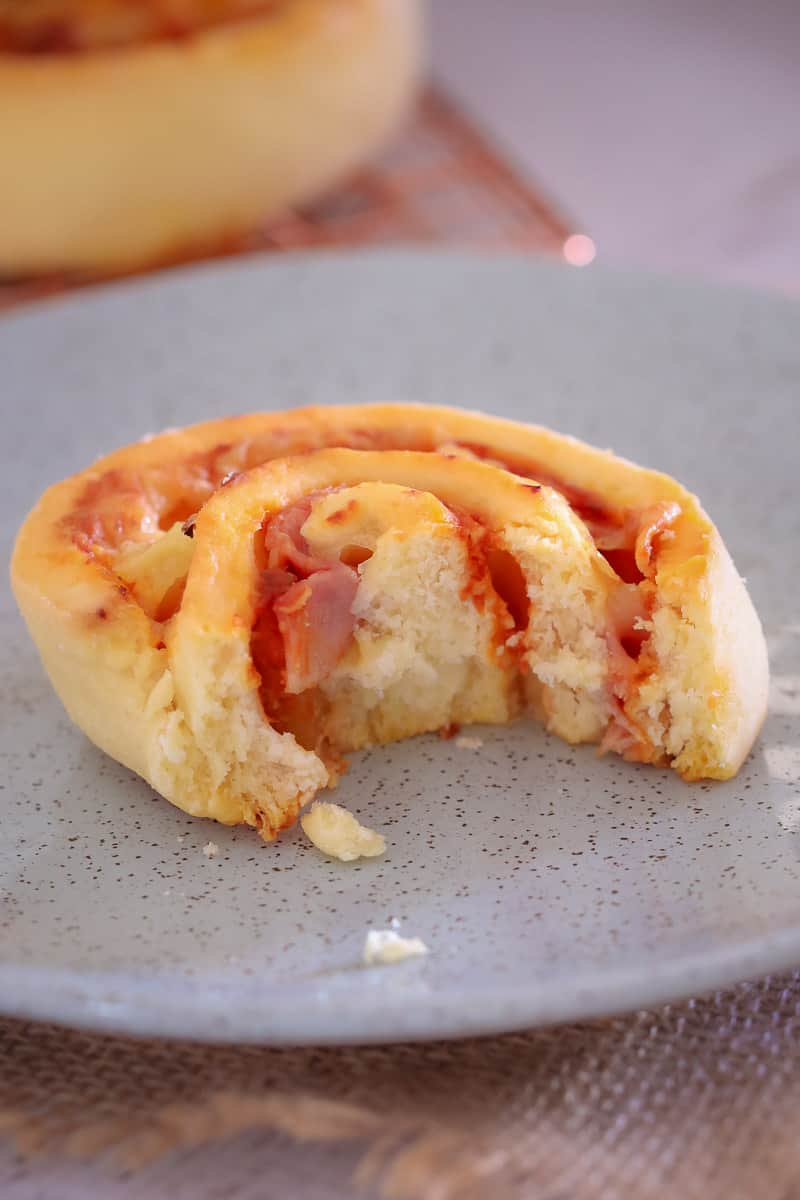 Pizza Scrolls Ham, Pineapple and Cheese Bake Play Smile