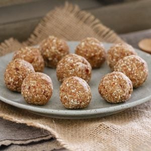 Deliciously Healthy Salted Caramel Balls made from medjool dates, rolled oats, desiccated coconut and a pinch of salt! YUM!