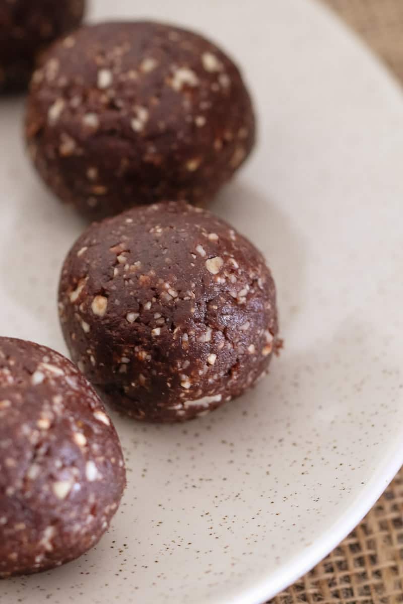 The BEST ever Healthy 'Nutella' Bliss Balls made with just 3 ingredients... dates, hazelnuts & cocoa powder!