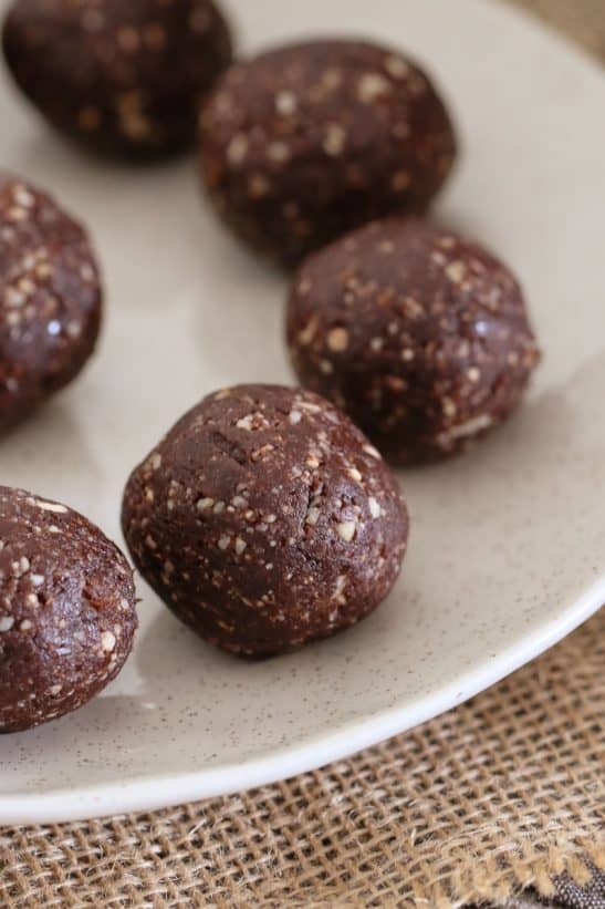 Healthy 'Nutella' Protein Balls | 3 Ingredients - Bake Play Smile