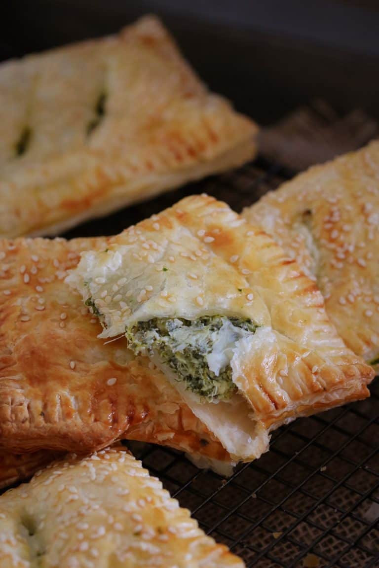 Spinach Rolls with Feta & Ricotta Puff Pastry Bake Play Smile
