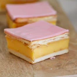 An easy vanilla custard slice recipe made with a biscuit base and topped with a classic pink icing! This is just like a bakery-bought vanilla slice!