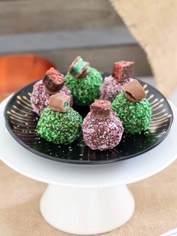 The easiest no-bake Chocolate Ripple Christmas Balls made in two yummy variations - one with chopped up Peppermint Crisp bars and one with Cherry Ripes. YUM!!