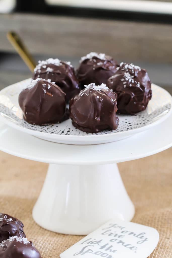 These deliciously simple no-bake Dark Chocolate & Salted Caramel Cheesecake Balls take just 15 minutes to prepare... and are completely addictive!
