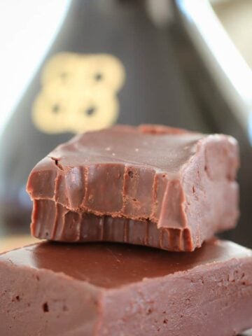 A 10 minute super easy Microwave Baileys Chocolate Fudge recipe... rich and delicious! The perfect gift for a friend (or sneaky late night treat!).