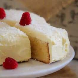 A simple White Chocolate Mud Cake made with a deliciously smooth and creamy white chocolate buttercream. The perfect cake for any celebration!