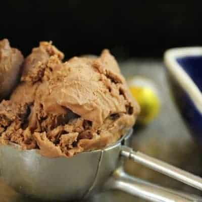 10 minute Caramel Chocolate Easter Egg Ice-Cream... a no-churn chocolate ice-cream scattered with chunks of caramel chocolate Easter eggs. YUM!!