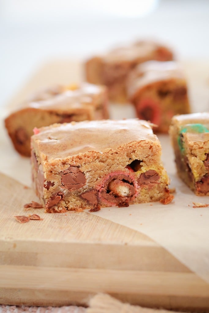 A cookie slice with chocolate inside. 