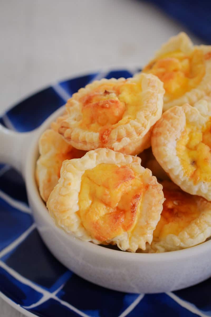 Mini Egg & Bacon Quiches with Puff Pastry Bake Play Smile