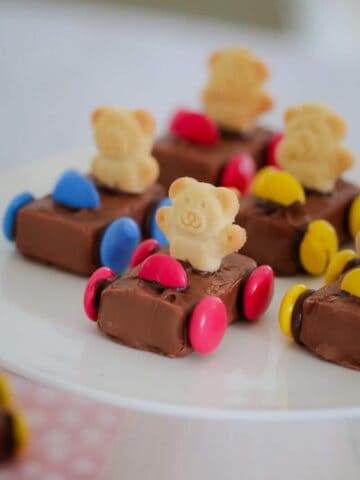 These super cute Tiny Teddy Racing Cars are the ultimate in kids party food! Made from Milky Ways, Smarties and Tiny Teddies, these quick and easy cars are always a hit!