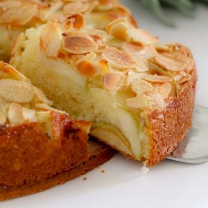 If you're looking for an easy apple cake recipe... look no further! This one is a classic butter cake, layered with apple slices and topped with flaked almonds. YUM!