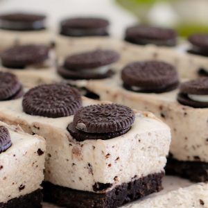 The best ever no-bake Oreo Cheesecake Slice... this is cookies and cream at it's very best! A chocolate Oreo base covered with a white chocolate and Oreo cheesecake filling!