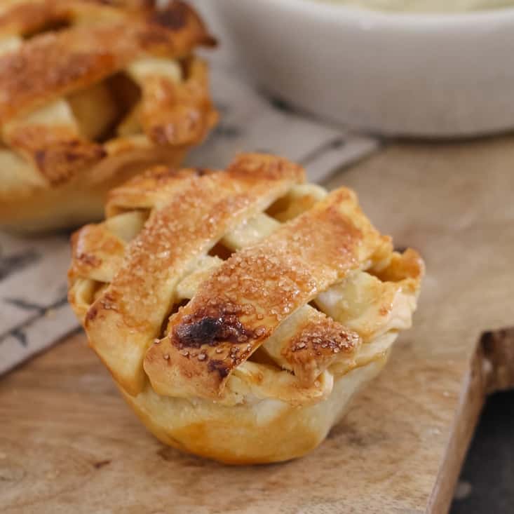 Super easy and delicious Caramel Apple Pies made with crunchy shortcrust pastry, sweet chunks of apple drizzled in caramel sauce... and cooked in a standard muffin tin!