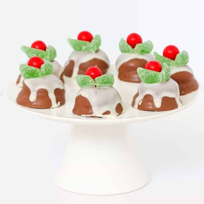 The easiest little Chocolate Christmas Puddings made from chocolate royals biscuits, white chocolate, spearmint leaves and jaffas. 