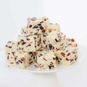 A simple White Christmas Slice recipe made with white chocolate, rice bubbles, dried cranberries, sultanas, coconut and almonds. 