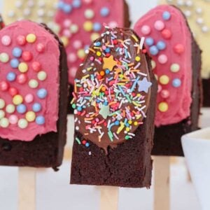 Super cute Chocolate Brownie Pops made to look just like little ice-creams on sticks! The perfect kids party food recipe.
