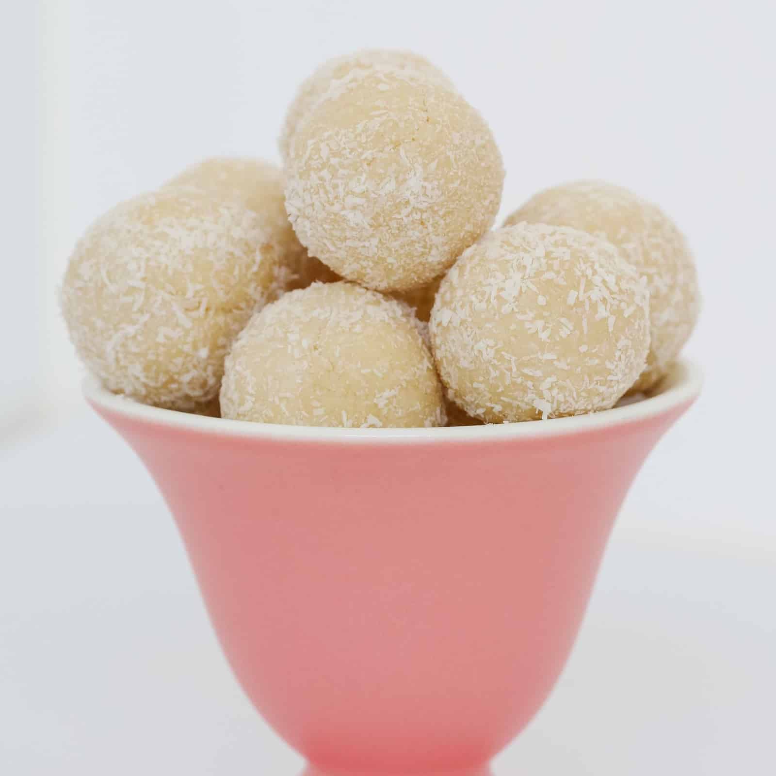 The ultimate White Chocolate Tim Tam Balls made from just 3 ingredients in less than 10 minutes.. the perfect cheeky dessert or party food treat!