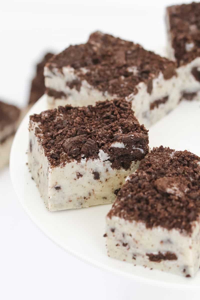 Chunks of Oreos inside pieces of cookies and cream fudge.