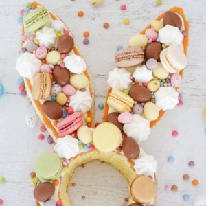 A super cute Easter bunny cake hack made from store-bought unfilled sponge cakes, frosting, macarons, Easter eggs, mini meringues & more!