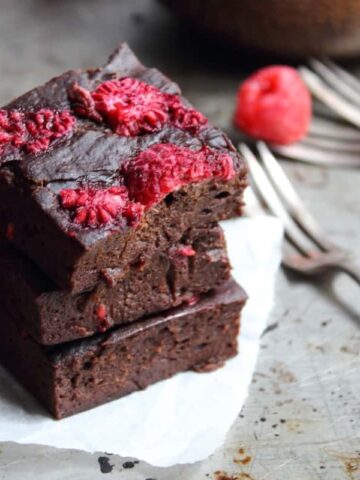 Rich and moist healthy raspberry brownies made with bananas and avocado... these are the perfect guilt-free dessert or cheeky snack.