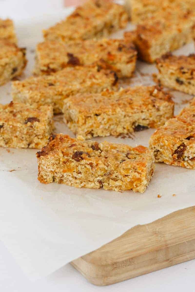 https://bakeplaysmile.com/nut-free-muesli-bars-lunch-box-recipe/