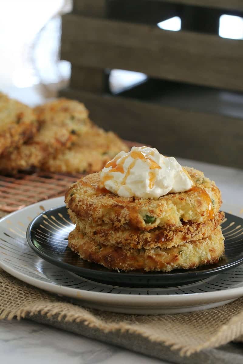 3 mashed potato cakes backed in the oven and topped with sour cream and sweet chilli sauce. 