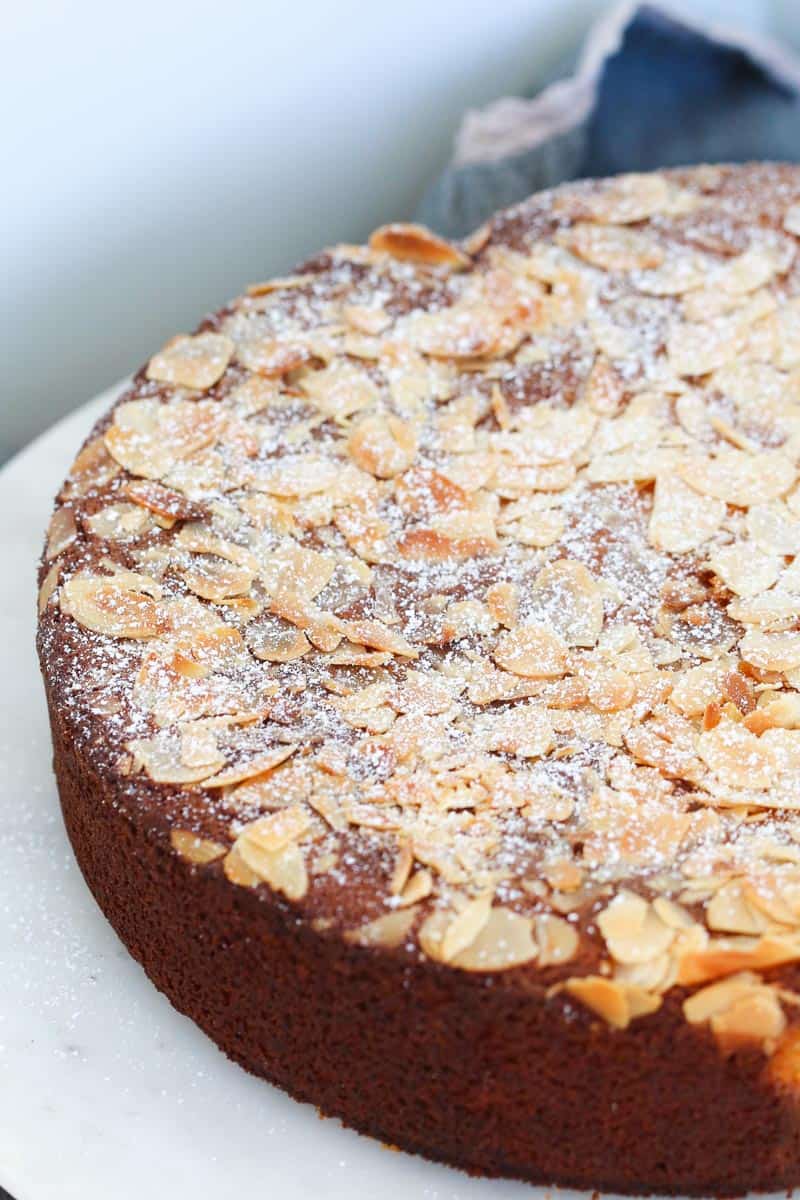 Flaked almonds and icing sugar on top of a cake. 