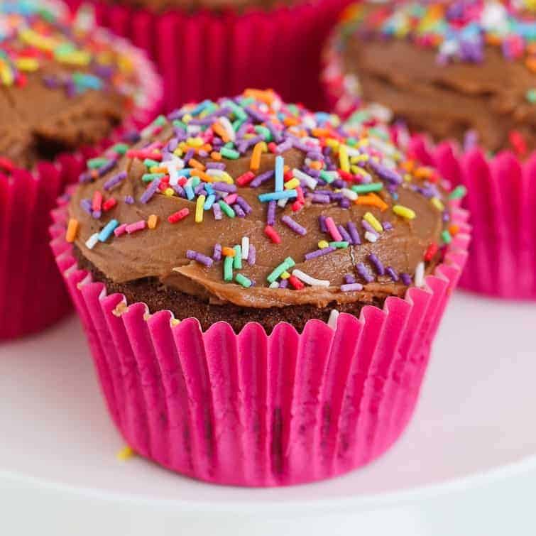 Chocolate Cupcakes {Easiest EVER Recipe!}