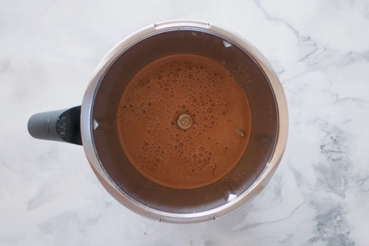 An alcoholic chocolate drink in a Thermomix.