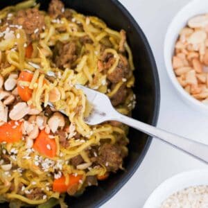 Our deliciously simple old school noodle & beef chow mein recipe is packed full of cabbage, carrot, beef mince, curry powder and noodles - a classic family favourite. #chow #mein #beef #noodles #family #dinner #recipe #thermomix #conventional #healthy #cabbage #vegetable