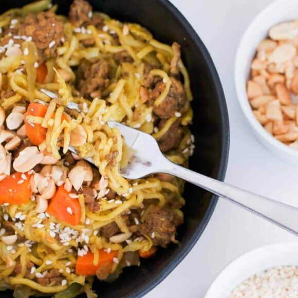 Our deliciously simple old school noodle & beef chow mein recipe is packed full of cabbage, carrot, beef mince, curry powder and noodles - a classic family favourite. #chow #mein #beef #noodles #family #dinner #recipe #thermomix #conventional #healthy #cabbage #vegetable