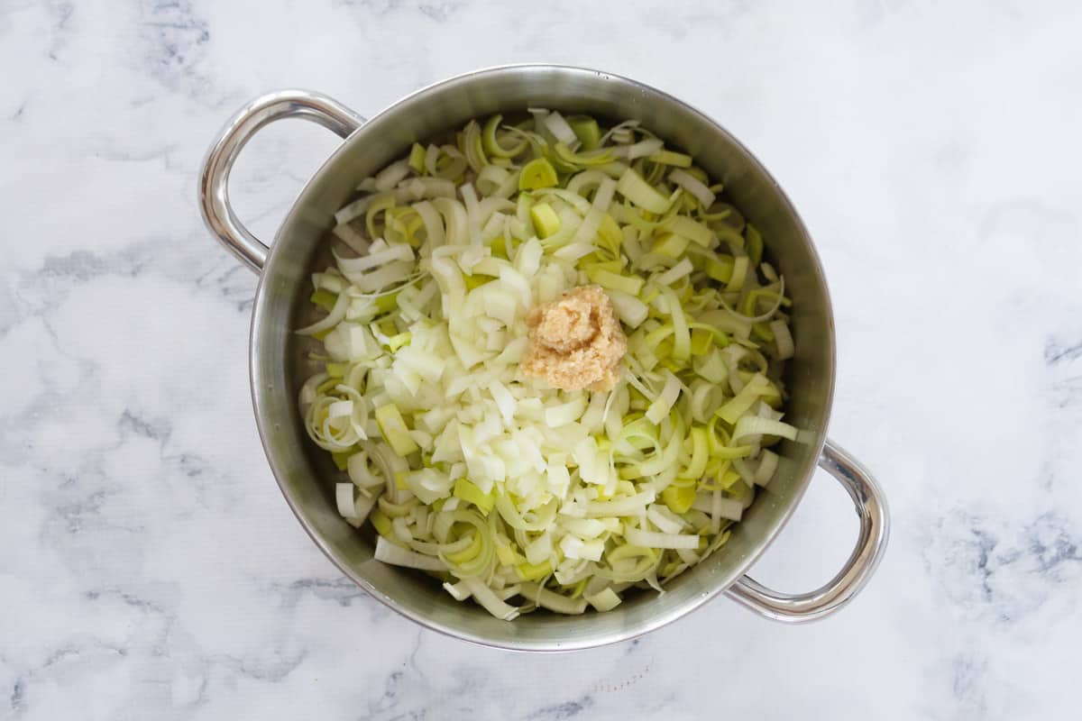 Garlic, onion and chopped leeks in a saucepan.