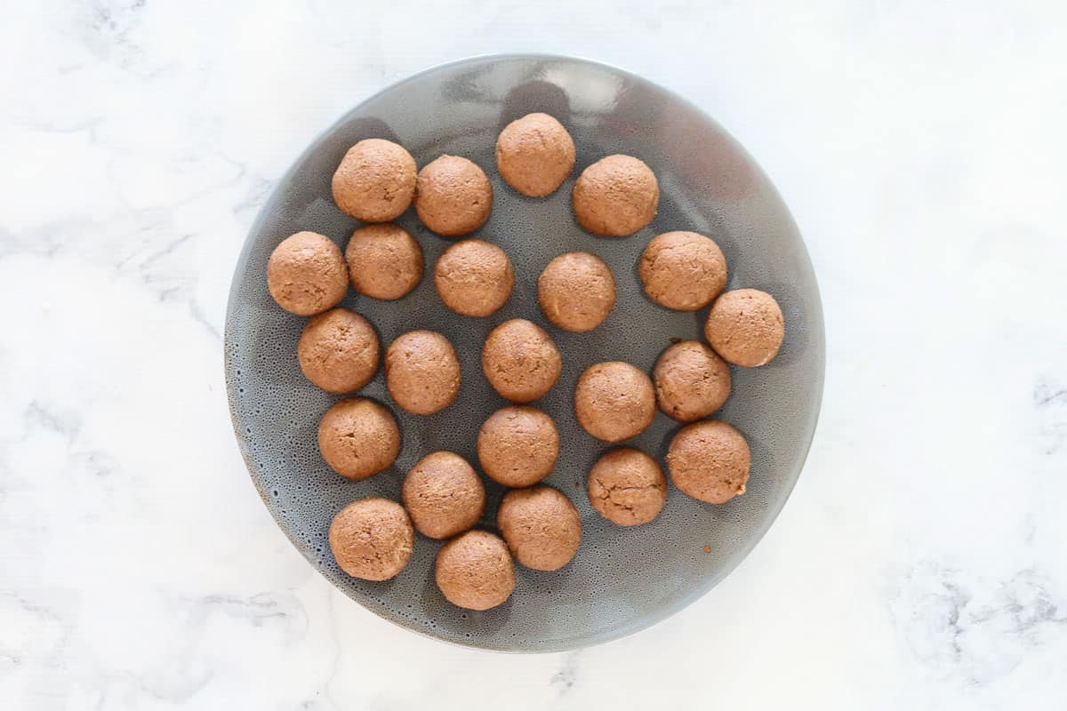 A plate of caramel cheesecake balls before being coated in milk chocolate.