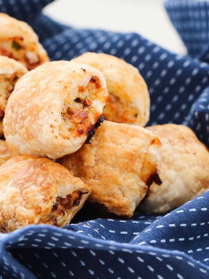 Easy Sausage Rolls with Beef and Sausage Mince Bake Play Smile