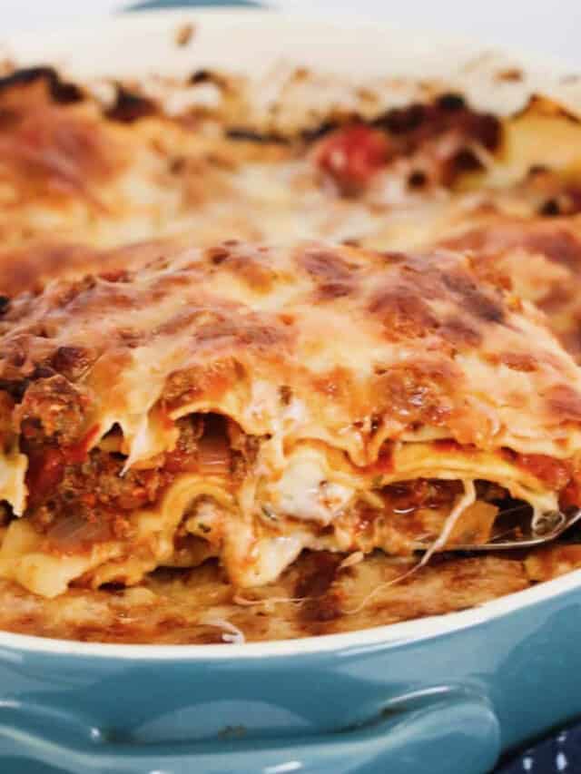 How To Make The Easiest & Cheesiest Beef Lasagne Recipe - Bake Play Smile