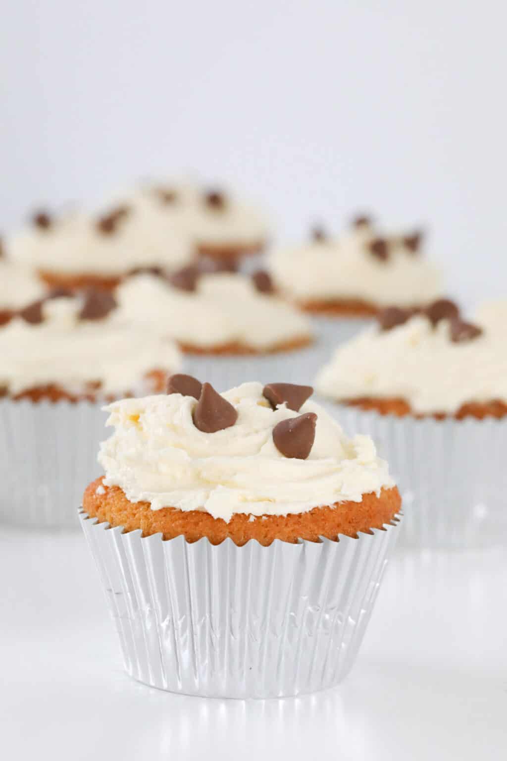 easy-chocolate-chip-cupcakes-bake-play-smile