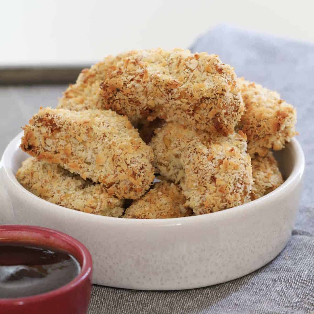 A bowl of healthy vegetable chicken nuggets.