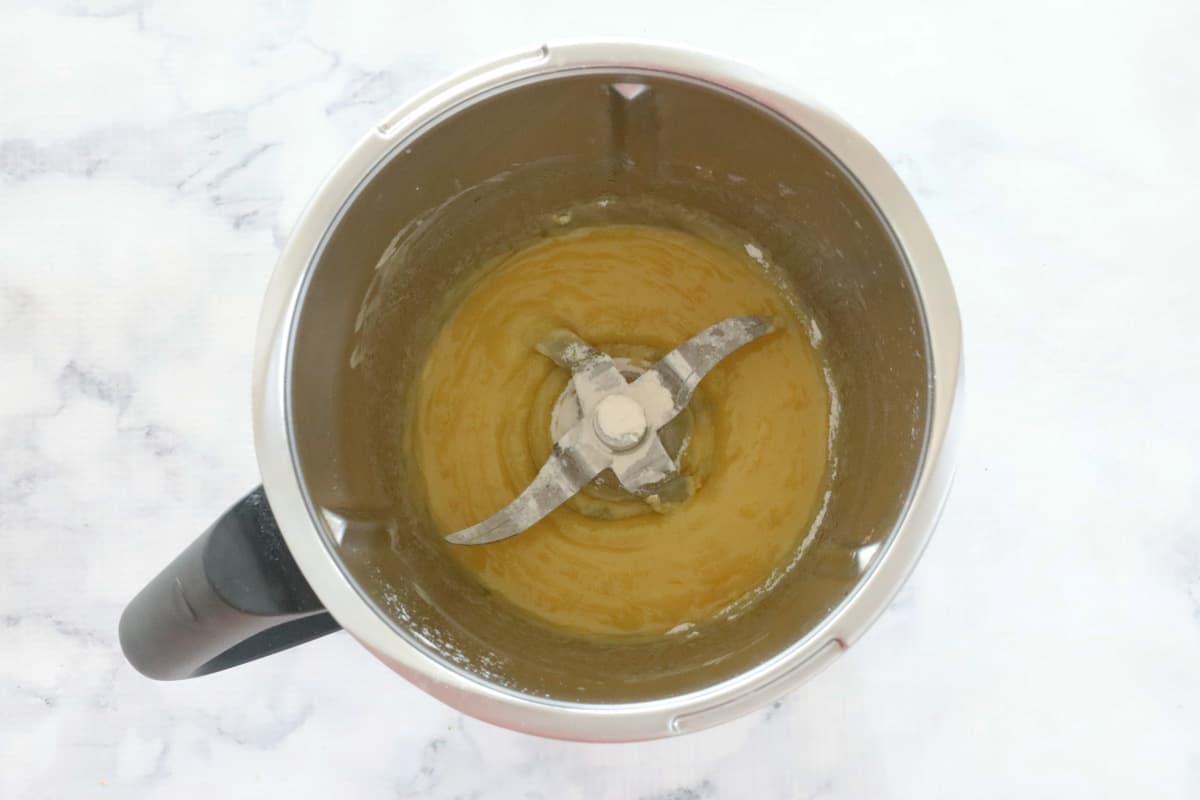 Melted butter and plain flour in a Thermomix.