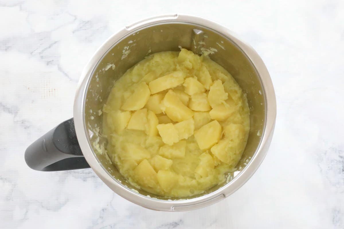 Potatoes and leeks in a Thermomix bowl.