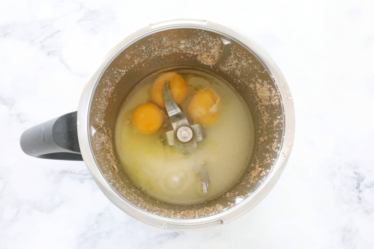 Eggs, oil and sugar in a Thermomix.