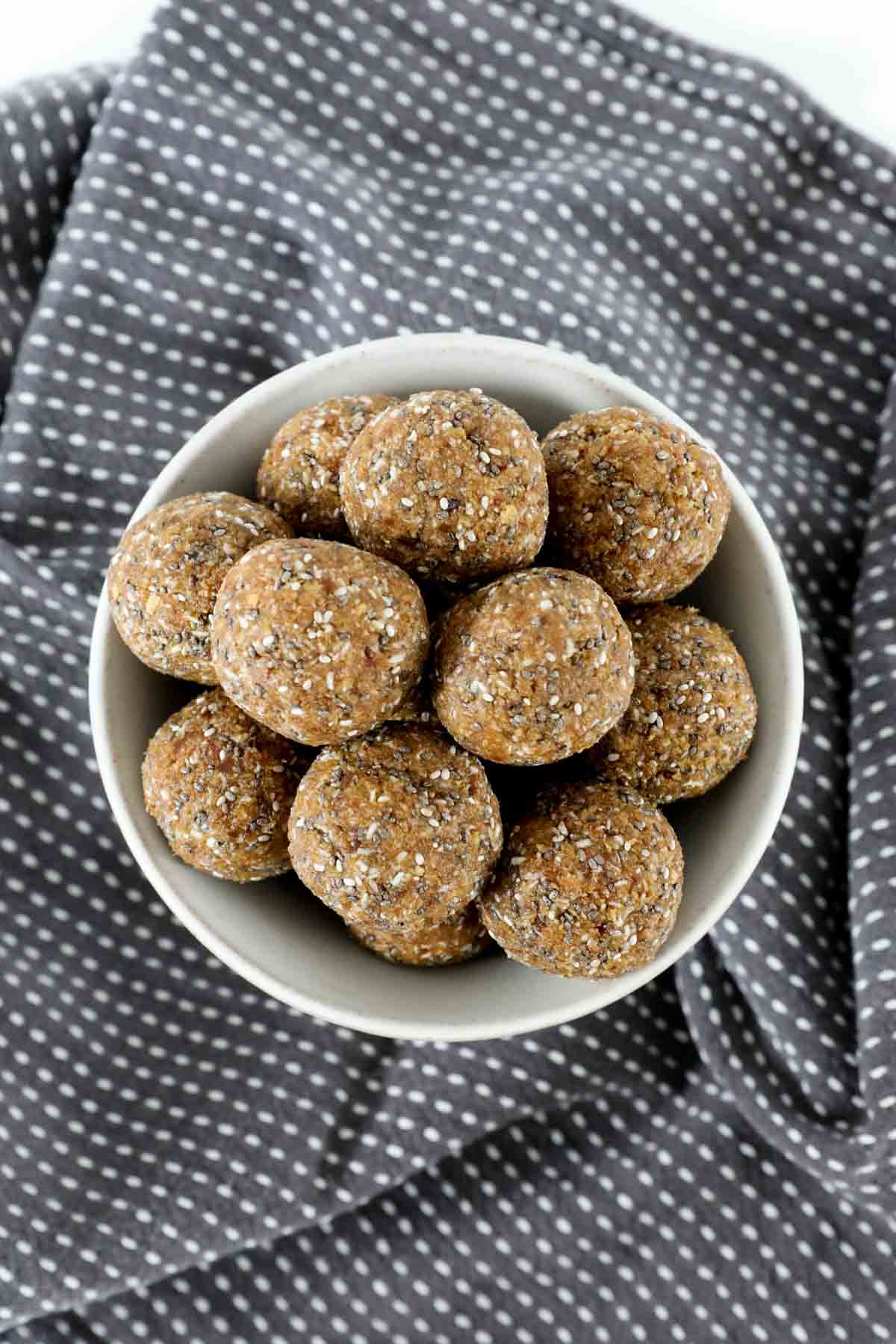 An overhead shot of small round balls made with Weet-Bix and dates.